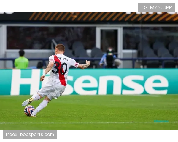 博尼闪耀国米主场关键战揭示意甲争夺背后的荣耀与宿命